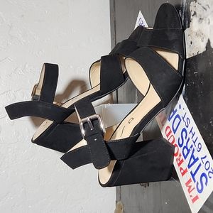 UNISA Fabric Strappy Open Toe Heel Sandle 7M